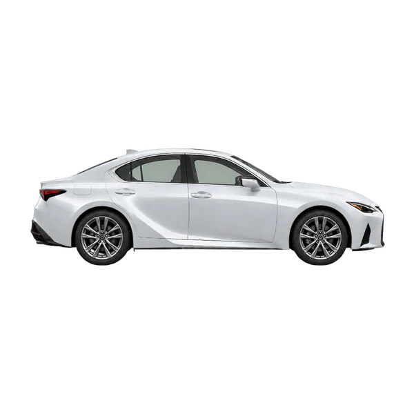 Lexus IS 2024 argent, vue profil (tourné vers la droite)