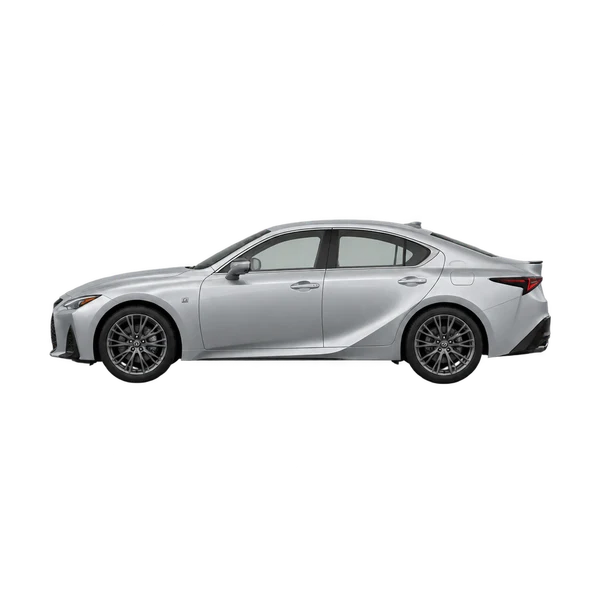 Lexus IS500 2025 argent, vue côté (vers la gauche)