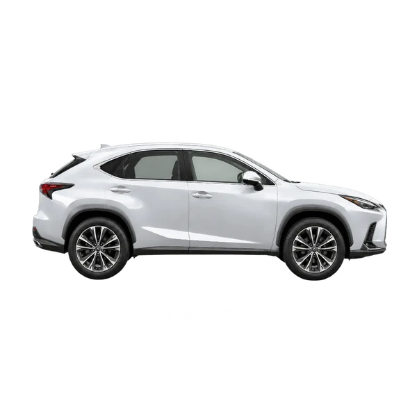 Lexus NX 2024 باللون فضي، منظر منظر جانبي (باتجاه اليمين)