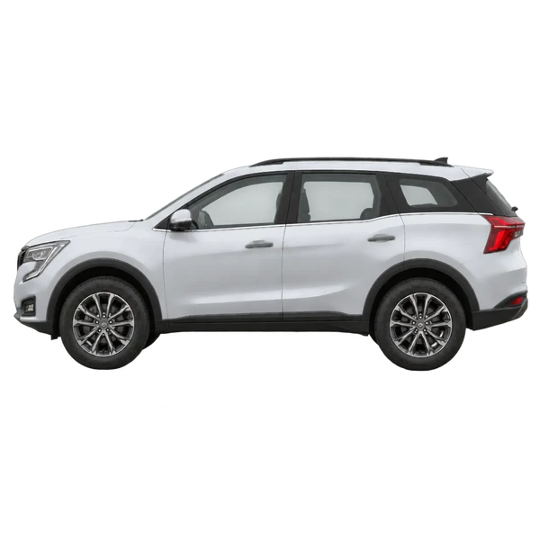 シルバーの2024 Mahindra XUV(側面(左向き)ビュー)