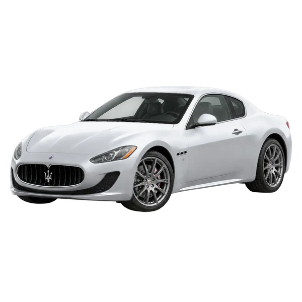 Maserati Coupe 2016 prata, vista dianteira em três quartos (voltada para a esquerda)