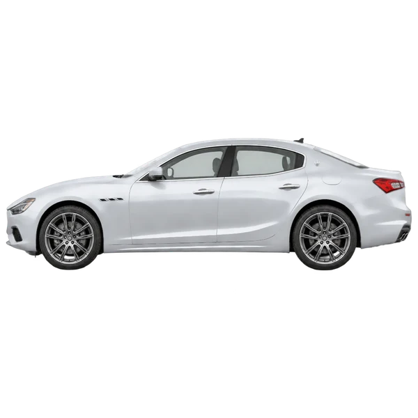 Maserati Ghibli Modena 2023 argent, vue côté (vers la gauche)