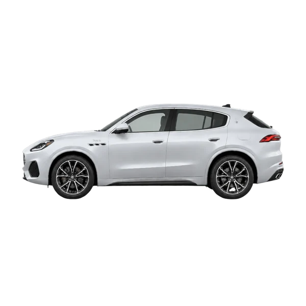 Maserati Grecale Modena 2026 باللون فضي، منظر جانبي (متجه إلى اليسار)