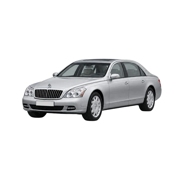 Maybach 57 2016 باللون فضي، منظر منظر أمامي بزاوية ثلاثة أرباع (متجه لليسار)