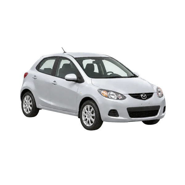Mazda 2 2008 باللون فضي، منظر زاوية ثلاثة أرباع أمامية (باتجاه اليمين)
