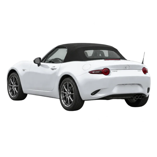 シルバーの2016 Mazda MX-5（リア斜め（左向き）ビュー）