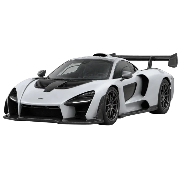 McLaren Senna GTR 2021 باللون فضي، منظر منظر أمامي بزاوية ثلاثة أرباع (متجه لليسار)