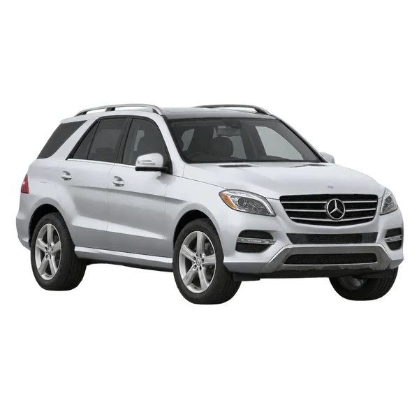 シルバーの2015 Mercedes-Benz GLE-Class（フロントスリークォーター(左向き)ビュー）
