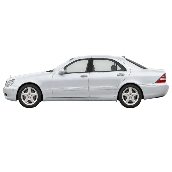 Mercedes-Benz S-Class 2003 باللون فضي، منظر جانبي (متجه إلى اليسار)