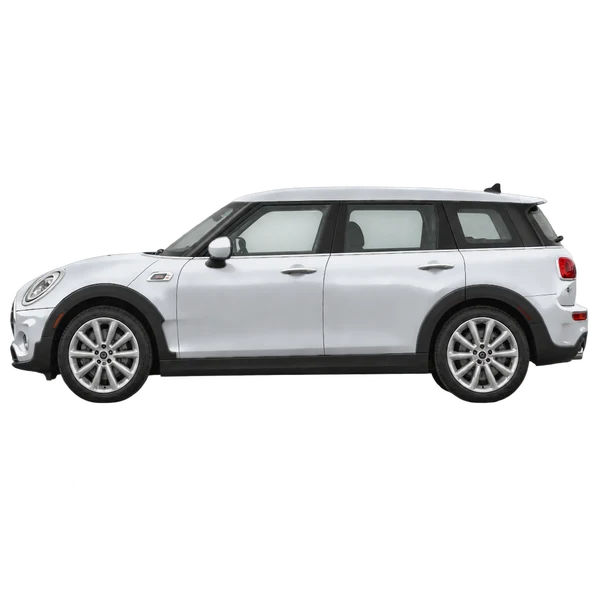MINI Clubman Cooper S 2016 باللون فضي، منظر جانبي (متجه إلى اليسار)