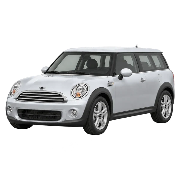 MINI Clubman 2014 باللون فضي، منظر منظر أمامي بزاوية ثلاثة أرباع (متجه لليسار)