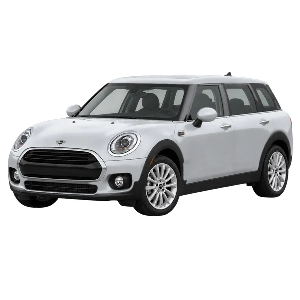 MINI Clubman 2016 باللون فضي، منظر منظر أمامي بزاوية ثلاثة أرباع (متجه لليسار)