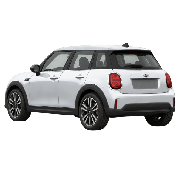 MINI Cooper 2026 باللون فضي، منظر ثلاثة أرباع خلفي (باتجاه اليسار)
