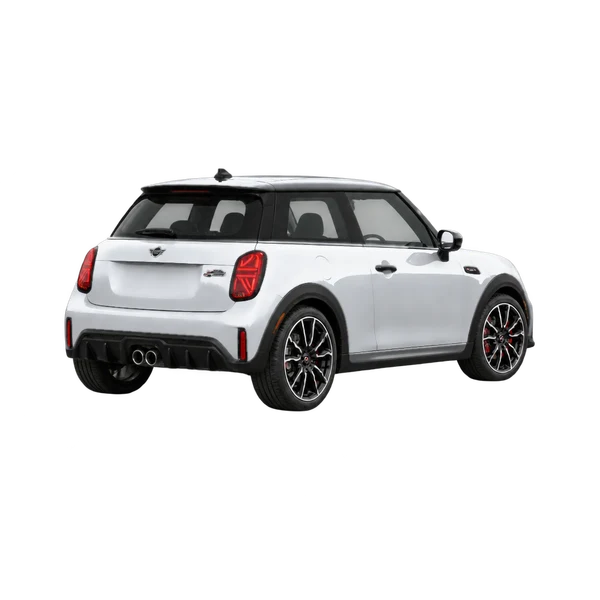 MINI JCW 2026 باللون فضي، منظر ثلاثة أرباع خلفي (باتجاه اليسار)