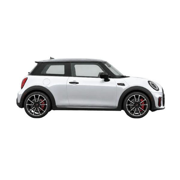 MINI JCW 2026 باللون فضي، منظر منظر جانبي (باتجاه اليمين)