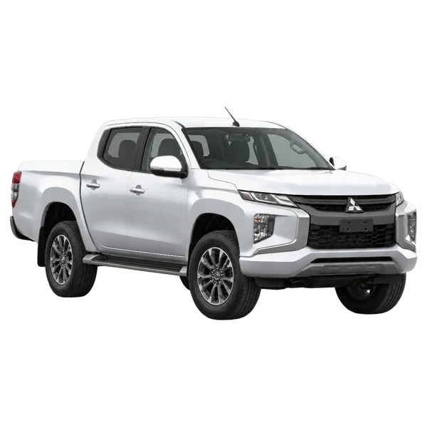 シルバーの2021 Mitsubishi L200（フロントスリークォーター(左向き)ビュー）