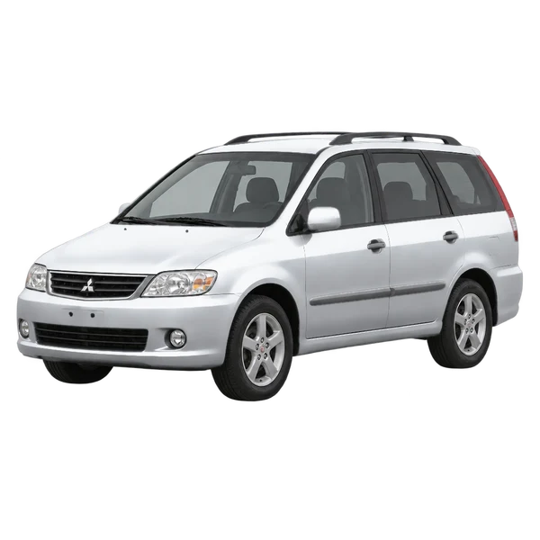 Mitsubishi Space Wagon 2001 prata, vista dianteira em três quartos (voltada para a esquerda)
