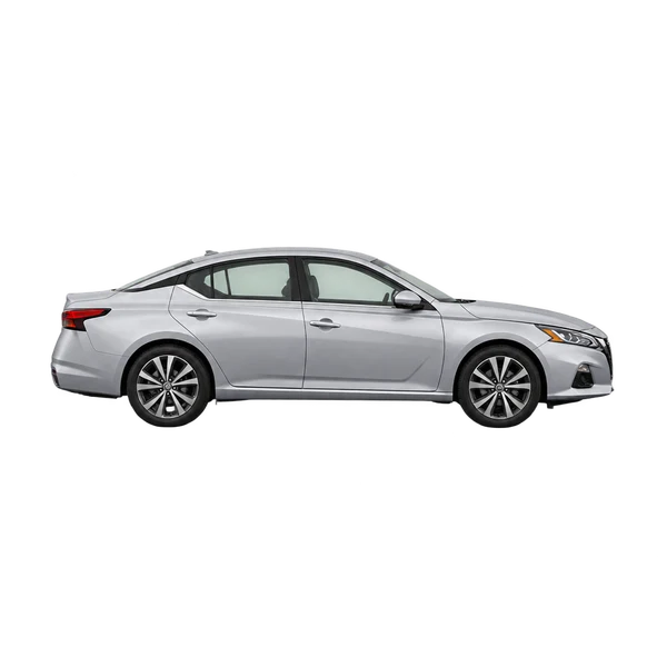 Nissan Altima 2020 باللون فضي، منظر منظر جانبي (باتجاه اليمين)