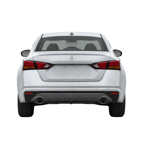 シルバーの2023 Nissan Altima（リアビュー）