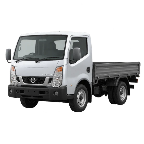 Nissan Cabstar 2018 prata, vista dianteira em três quartos (voltada para a esquerda)