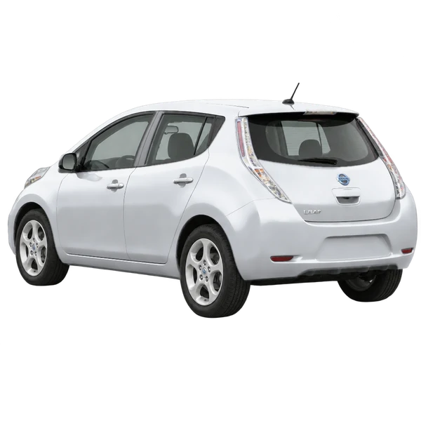 シルバーの2013 Nissan Leaf（リア斜め（左向き）ビュー）