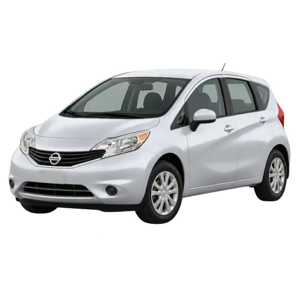 シルバーの2013 Nissan Note(フロントスリークォーター(左向き)ビュー)