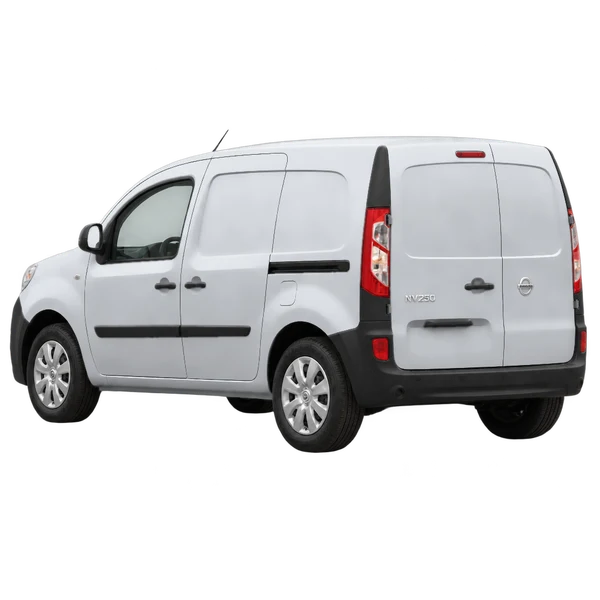Nissan NV250 2021 باللون فضي، منظر ثلاثة أرباع خلفي (باتجاه اليسار)