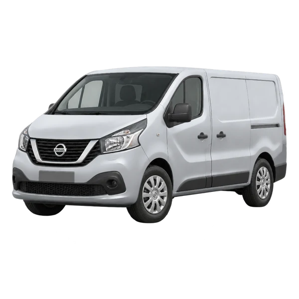Nissan NV300 2017 en plateado, vista frontal tres cuartos (hacia la izquierda)
