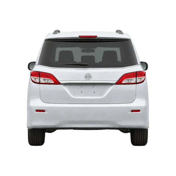 シルバーの2016 Nissan Quest（リアビュー）