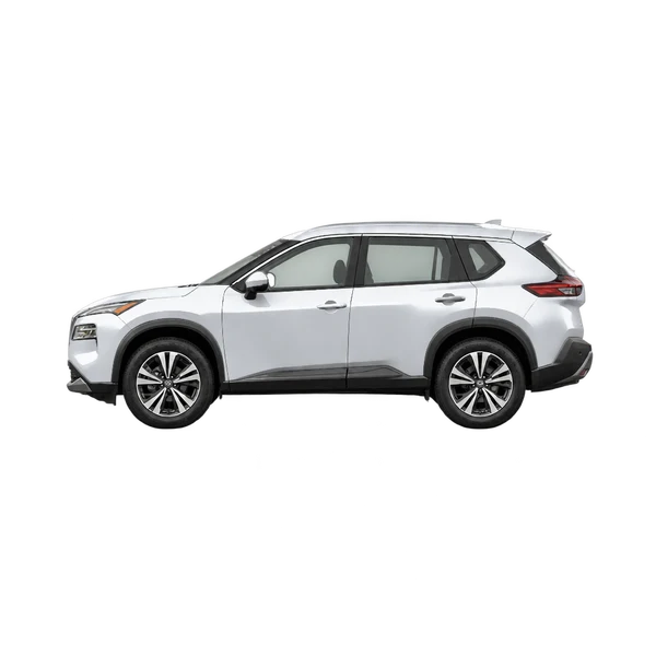 Nissan Rogue 2023 باللون فضي، منظر جانبي (متجه إلى اليسار)