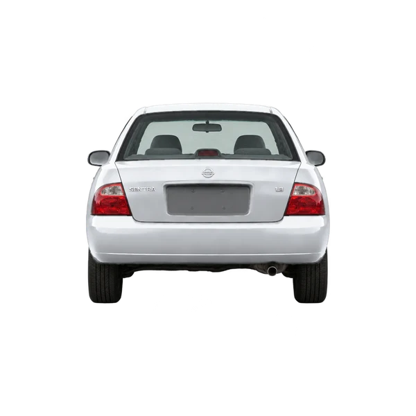 Nissan Sentra 2000 باللون فضي، منظر من الخلف