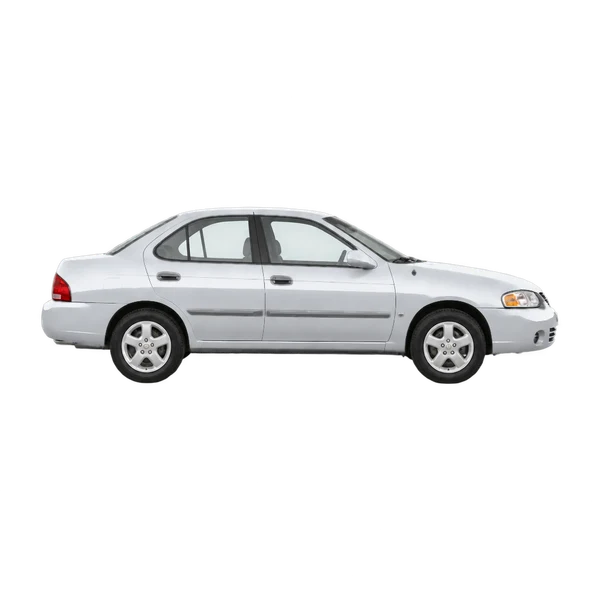 Nissan Sentra 2000 باللون فضي، منظر منظر جانبي (باتجاه اليمين)