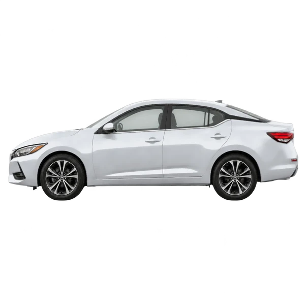 Nissan Sentra 2023 باللون فضي، منظر جانبي (متجه إلى اليسار)