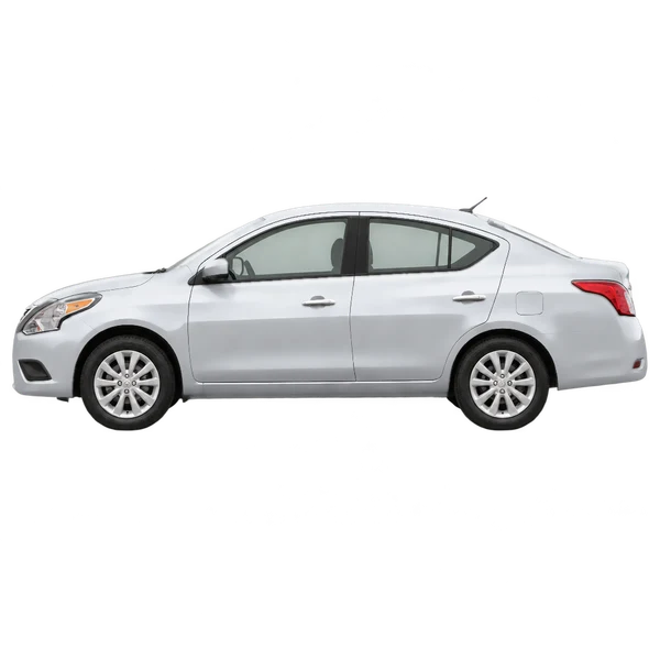 Nissan Sunny 2018 باللون فضي، منظر جانبي (متجه إلى اليسار)