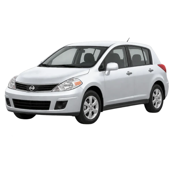 Nissan Tiida 2012 prata, vista dianteira em três quartos (voltada para a esquerda)