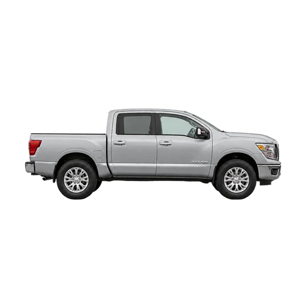 シルバーの2017 Nissan Titan（側面（右向き）ビュー）