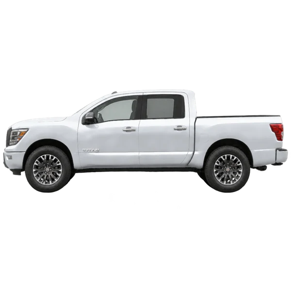 シルバーの2023 Nissan Titan（側面（左向き）ビュー）