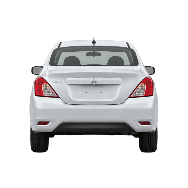 Nissan Versa 2015 باللون فضي، منظر من الخلف