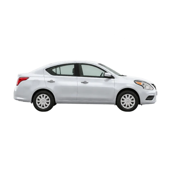 Nissan Versa 2017 en plateado, vista lateral (hacia la derecha)