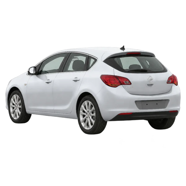 Opel Astra 2015 en plateado, vista tres cuartos trasero (mirando a la izquierda)