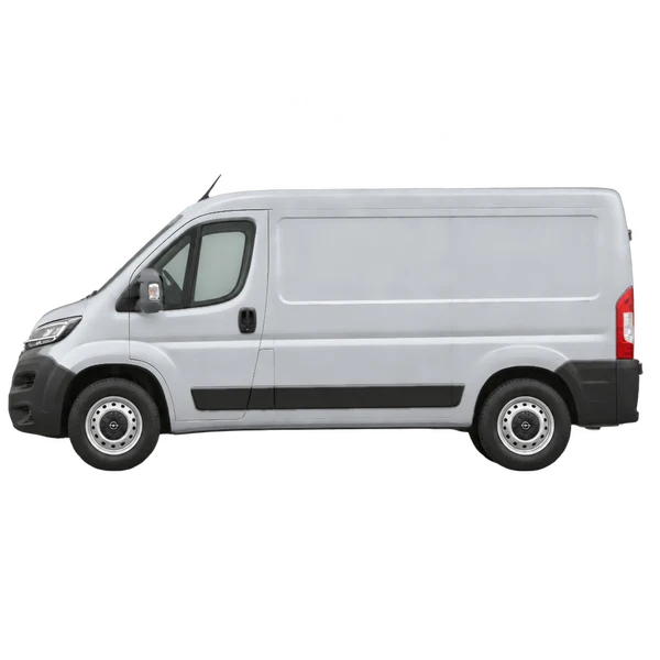 Opel Movano-E 2025 باللون فضي، منظر جانبي (متجه إلى اليسار)