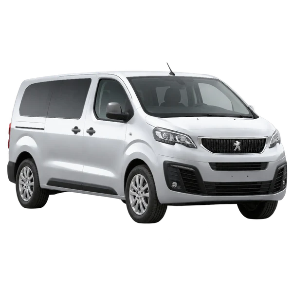 Peugeot Expert 2022 باللون فضي، منظر منظر أمامي بزاوية ثلاثة أرباع (متجه لليسار)