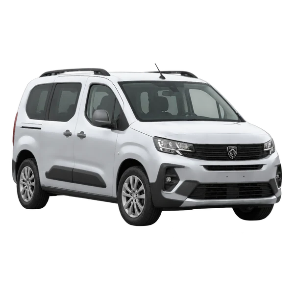 Peugeot Partner 2025 باللون فضي، منظر منظر أمامي بزاوية ثلاثة أرباع (متجه لليسار)