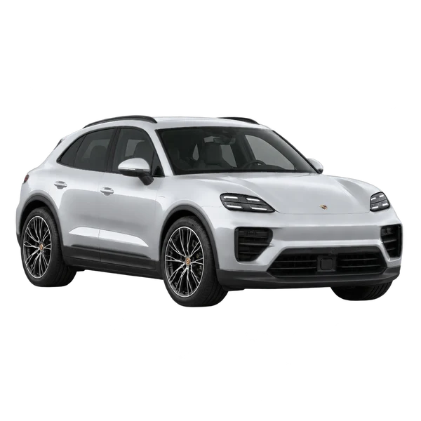 Porsche Macan 4 2024 باللون فضي، منظر منظر أمامي بزاوية ثلاثة أرباع (متجه لليسار)