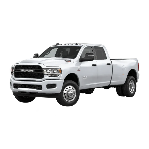 Ram 4500 2024 باللون فضي، منظر منظر أمامي بزاوية ثلاثة أرباع (متجه لليسار)