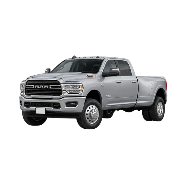 Ram 5500 2021 باللون فضي، منظر منظر أمامي بزاوية ثلاثة أرباع (متجه لليسار)