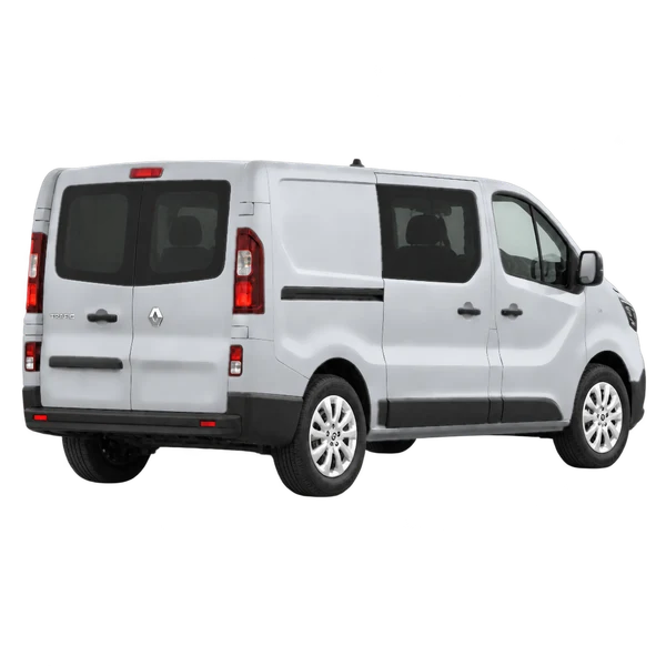 Renault Trafic 2021 باللون فضي، منظر منظر خلفي بزاوية ثلاثة أرباع (باتجاه اليمين)