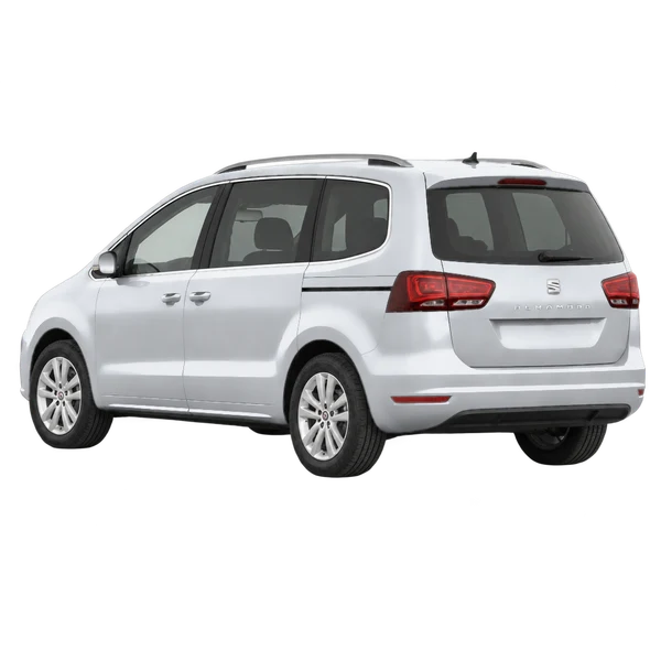 SEAT Alhambra 2021 باللون فضي، منظر ثلاثة أرباع خلفي (باتجاه اليسار)