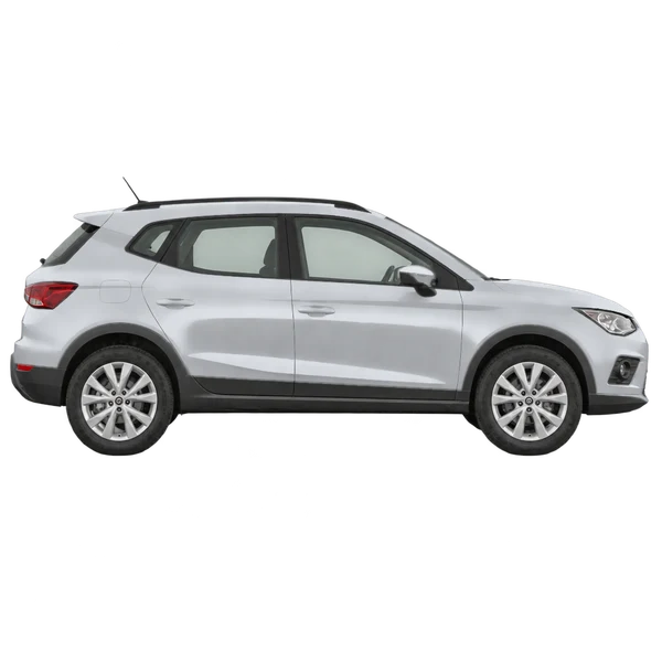 SEAT Arona 2018 باللون فضي، منظر منظر جانبي (باتجاه اليمين)
