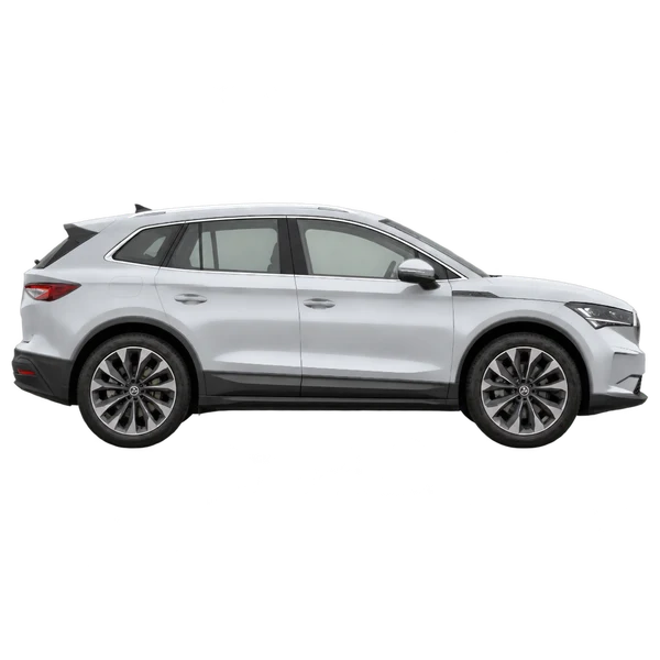 Skoda Enyaq 2022 باللون فضي، منظر منظر جانبي (باتجاه اليمين)
